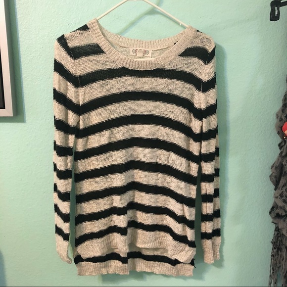 ✨2/$25 Hippie Rose Black and White Striped Sweater - Picture 1 of 3